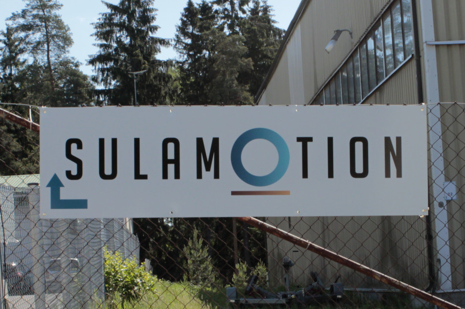 Sulamotionin opastekyltti nuolella