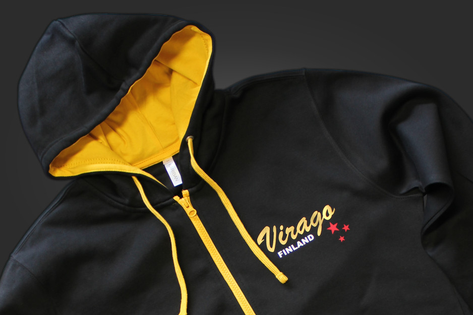 Musta vetoketjuhuppari keltaisilla tehosteilla