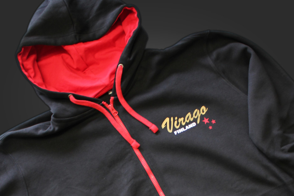 Musta vetoketjuhuppari punaisilla tehosteilla