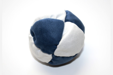 Sinivalkoinen footbag -pallo