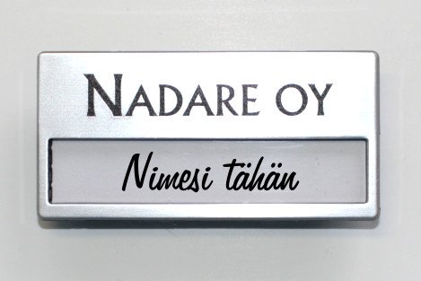 Hopea nimikilpi Nadare Oy:n painatuksella