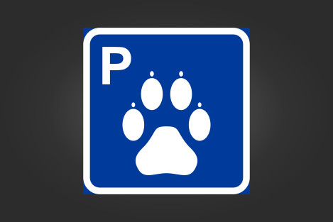 Sini-valkoinen koiraparkki -kyltti