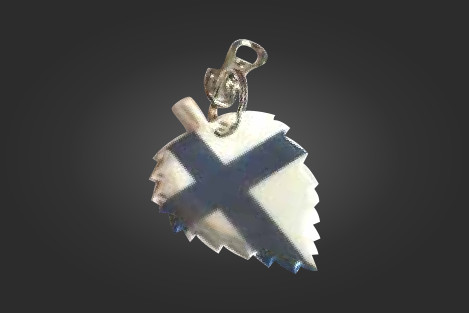 Koivunlehden muotoinen pehmoheijastin