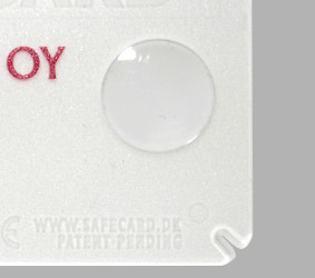 Safecard -punkinpoistokortin nymfin irroitus kulma ja suurennuslasi