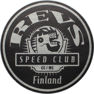 Pyöreä Revs Speed Club Finland harjattu metallitarra