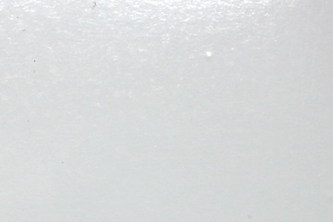 Valkoinen kiiltävä tarra